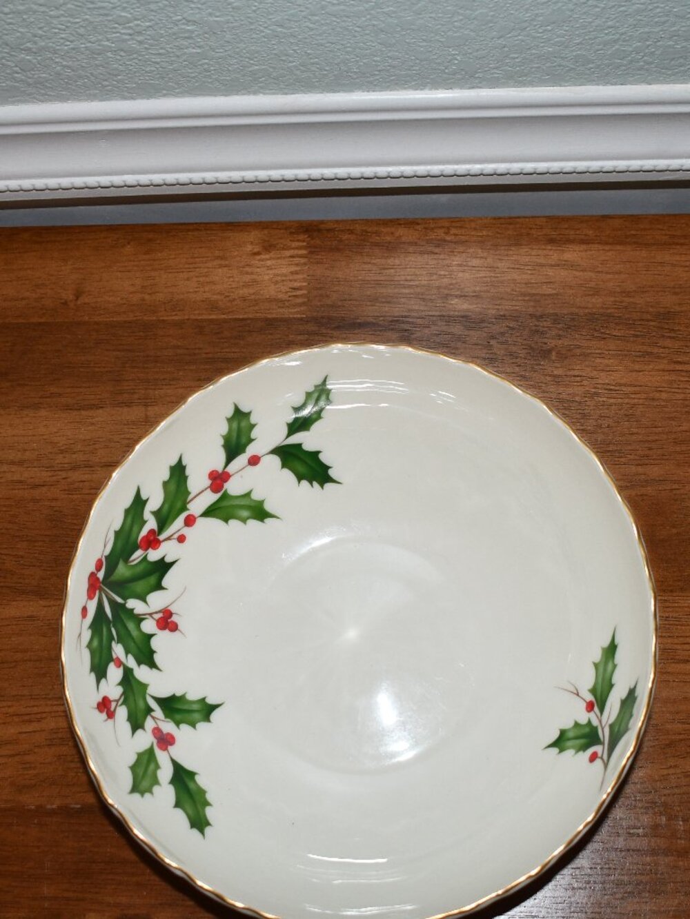 Lenox Holiday Dimension Holly & Berry 24kt Gold Rim 9.25” Serving Bowl -made USA